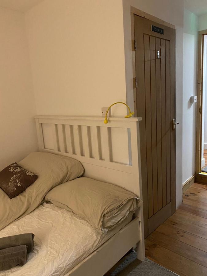 Edinb&B المظهر الخارجي الصورة