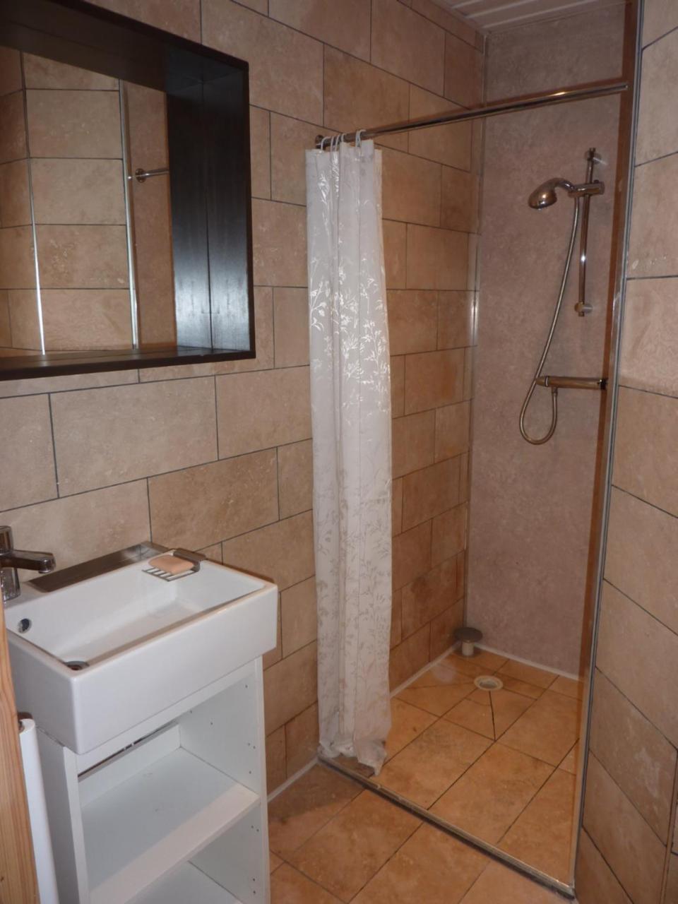 Edinb&B المظهر الخارجي الصورة